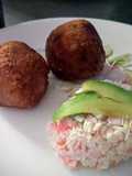 Bolitas de arroz frito rellenas de queso