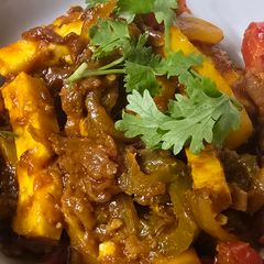 A picture of Paneer Jalfrezi (dinner) with Naan.