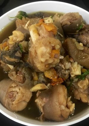 Hình của món Chân dê hầm thuốc bắc ngải cứu.