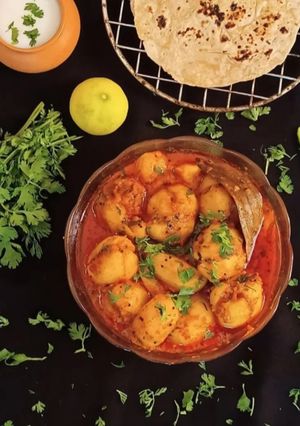 A picture of Stuffed Potato Curry (garam masala).