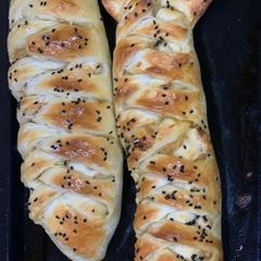 A picture of Pizza chicken bread.
