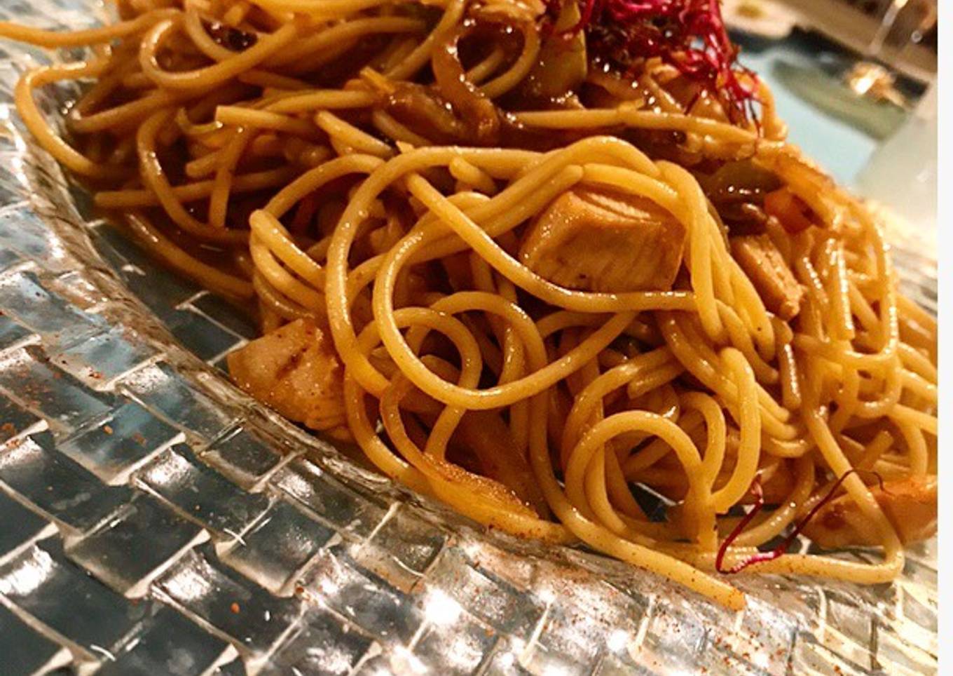 Espaguetis con pollo y curry