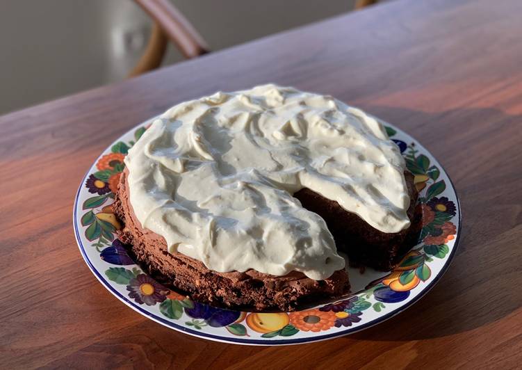 Recipe: Tasty Chokoladekage med chokolade mouse og creme med smag af
pære og ingefær
