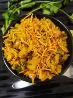 इंदौरी पोहा (Indori Poha recipe in Hindi) रेसिपी मुख्य फोटो