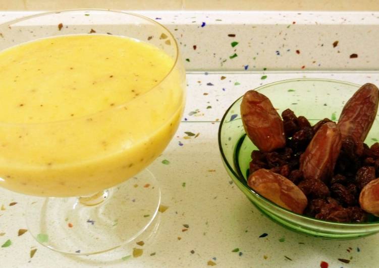 Smoothie de tres frutas con dátiles y pasas