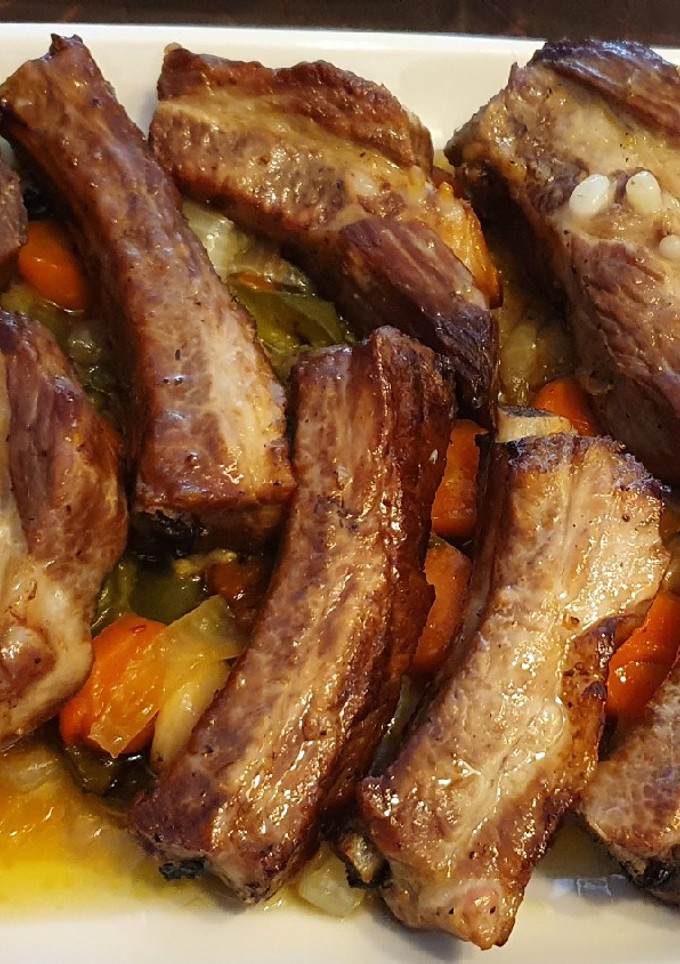 Una foto de Costilla de cerdo al horno con verduras