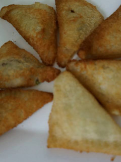 Una foto de Empanadas navideñas de pan de caja, queso y pimiento rojo las Correa