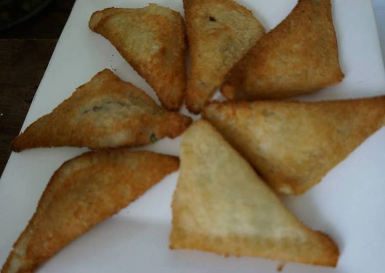 Empanadas navideñas de pan de caja, queso y pimiento rojo las Correa