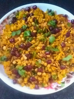 इंदौरी पोहा (Indori poha recipe in hindi) रेसिपी मुख्य फोटो