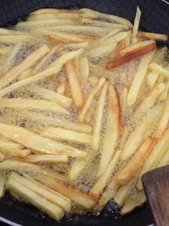 Una foto de Papas fritas sequitas y crocantes