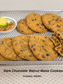 A picture of Dark Chocolate Walnut Maize Cookies.
