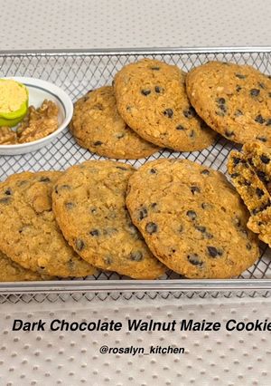 A picture of Dark Chocolate Walnut Maize Cookies.