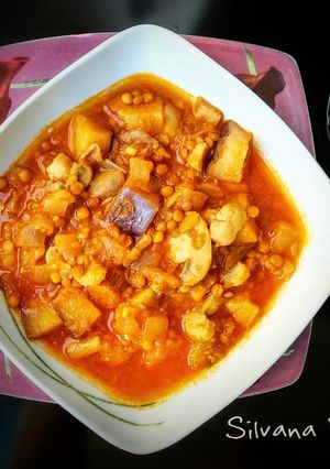 Una foto de 86.🍲Lentejas veganas con berenjena, calabizo y tandoori🍆