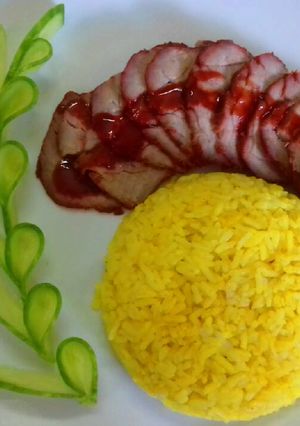 Hình của món Cơm Nghệ Xá Xíu.
