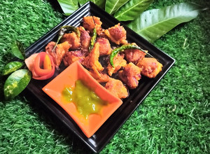 A picture of Raw mango pakoda.