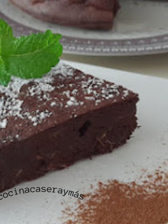 Una foto de Tarta de calabacín y chocolate -sin harina ni azúcar-