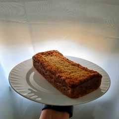 Una foto de Budín sin tacc de manzana y yogur🍎
