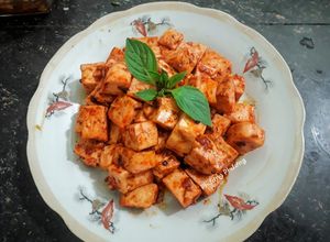 Hình của món Đậu khuôn chiên sốt ớt hàn.