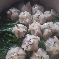 Prawn and oyster dumplings A picture of Prawn and oyster dumplings.