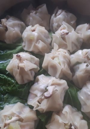 A picture of Prawn and oyster dumplings.