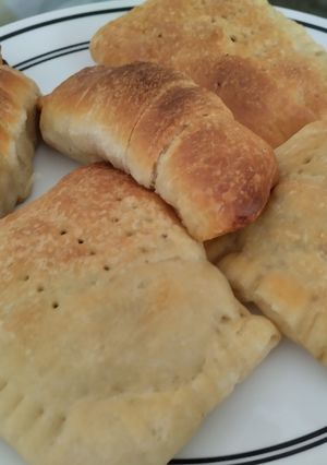 Una foto de Pasteles🥐 rellenos de carne molida🥩, arveja y papa criolla🥔🌰😜