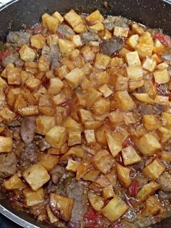 Una foto de Pavo guisado con patatas