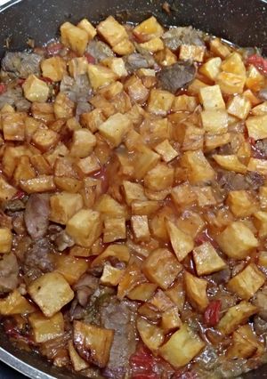 Una foto de Pavo guisado con patatas