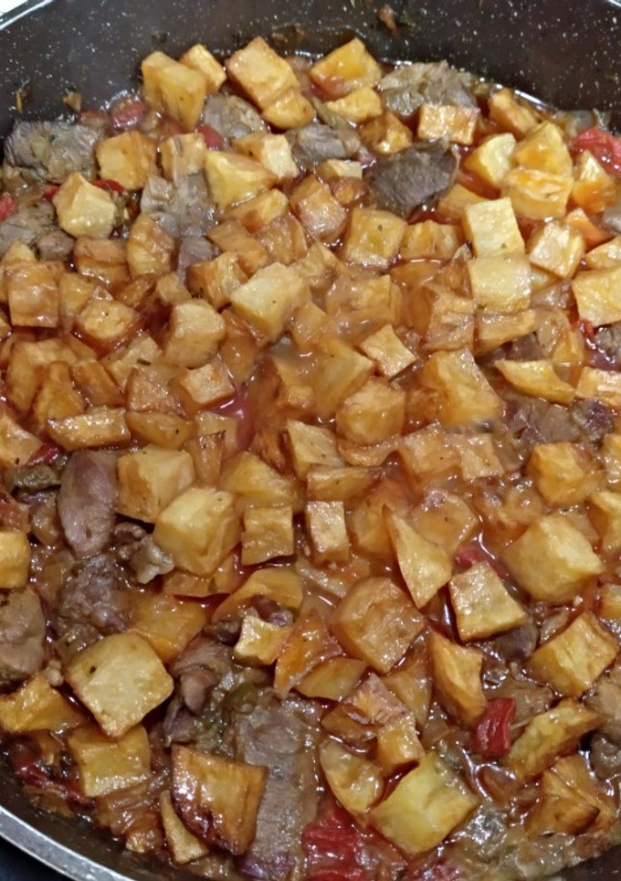 Una foto de Pavo guisado con patatas