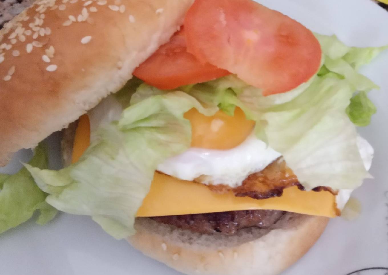 Hamburguesa especial de la casa.馃槈