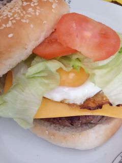 Una foto de Hamburguesa especial de la casa.😉