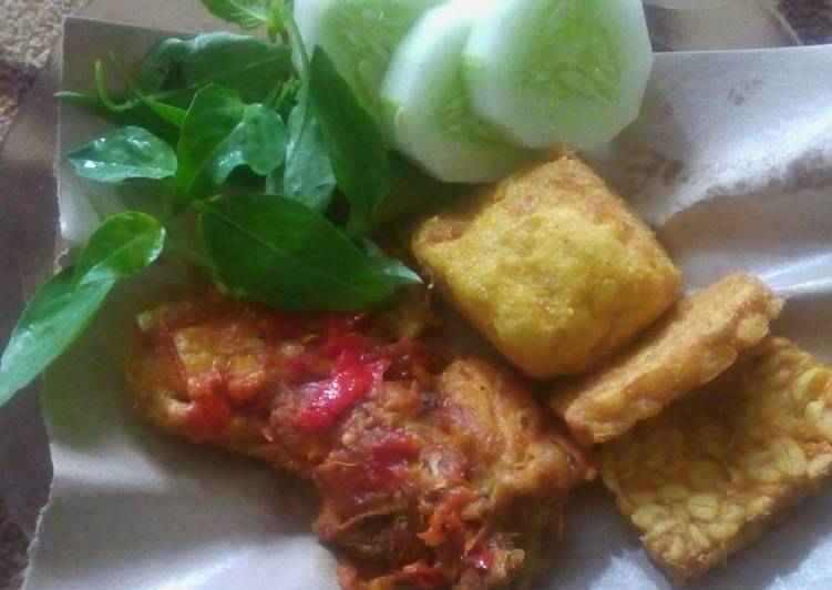 Cara Gampang Menyiapkan Ayam Penyet yang Sempurna