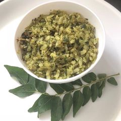 A picture of Spicy curry leaves poha.