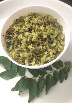 A picture of Spicy curry leaves poha.
