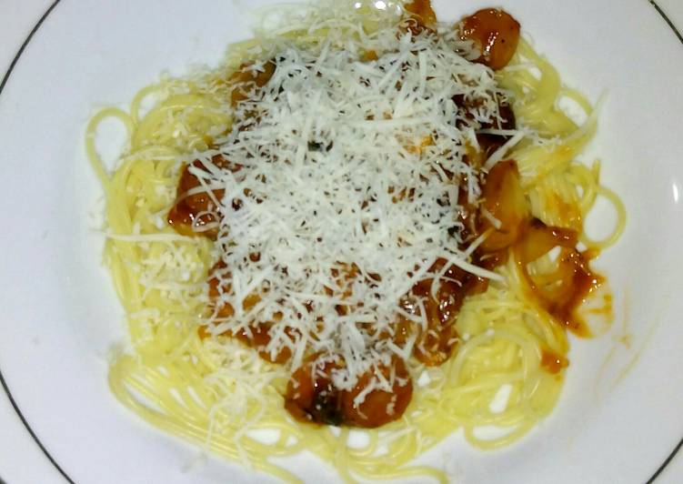  Resep  Spaghetti  bolognese  sosis keju oleh Lia Eka 