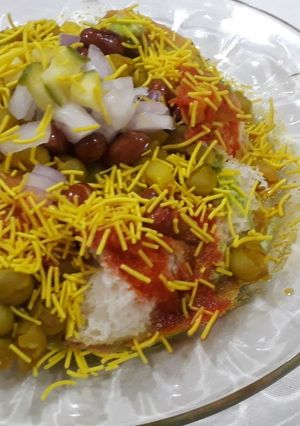 રગડા ચાટ(Ragda Chaat Recipe in Gujarati) રેસીપી મુખ્ય ફોટો