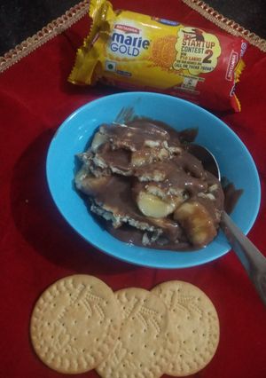 બનાના બિસ્કિટ ચોકલેટ પુડીગ(banana biscuit chocalte puding recipe in Gujarati) રેસીપી મુખ્ય ફોટો