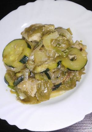 Una foto de Pollo con verduras al vapor