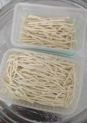 عکسی از دستور ساخت رشته آش در خانه بدون چرخ