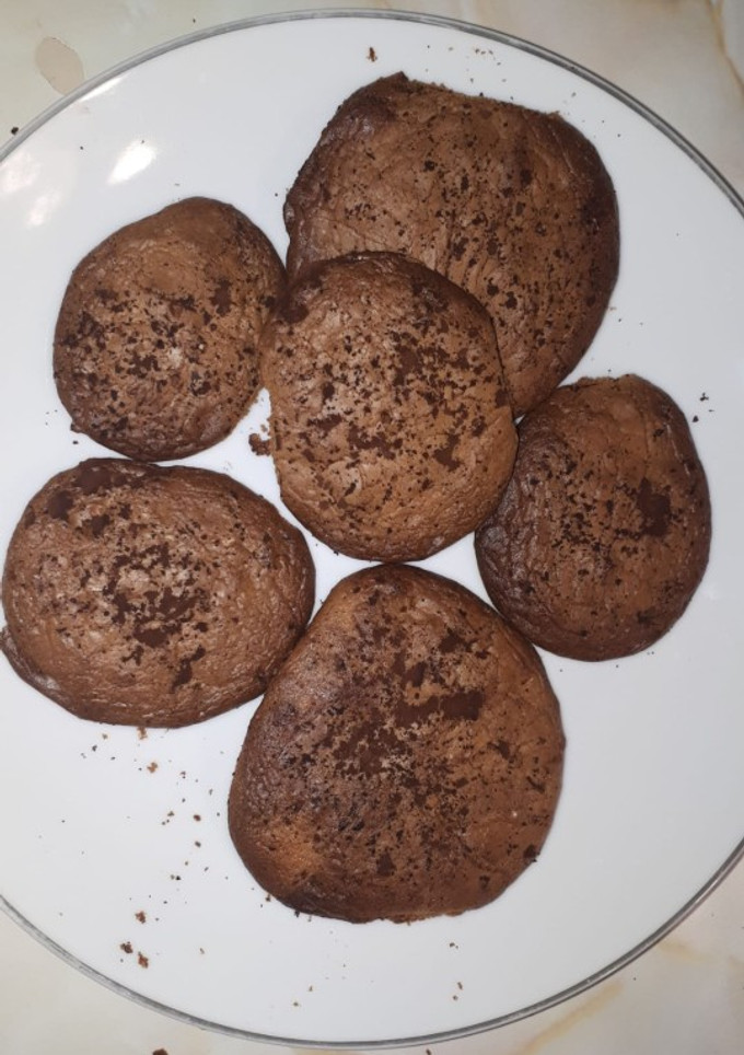 Una foto de Galletas de chocolate y lacasitos🍪🍫