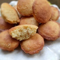 A picture of Coconut queens cake.