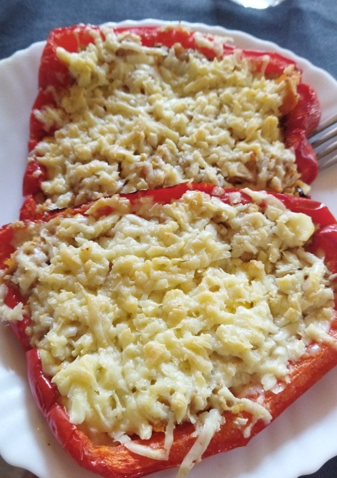 Una foto de Pimiento relleno de atún y huevo