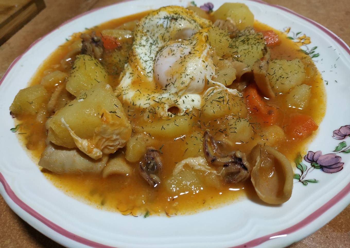 Guiso de patatas con chipirones