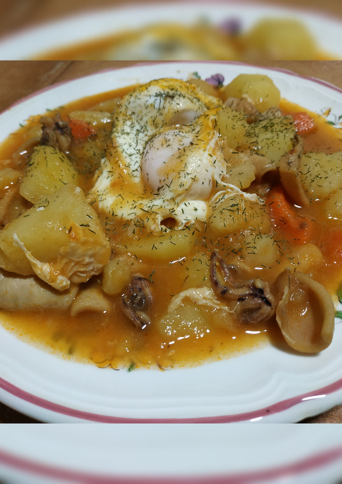 Una foto de Guiso de patatas con chipirones