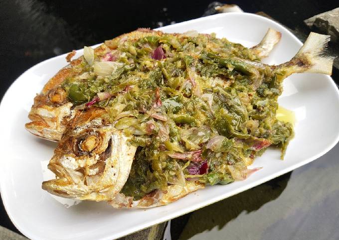 Langkah Mudah untuk Menyiapkan Ikan goreng Cabe Hijau Anti Gagal