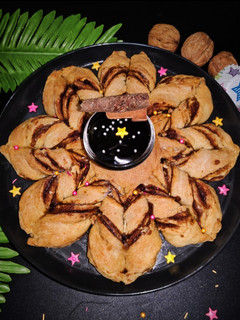 வால்நட் ஸ்டார் பிரட் (walnut star bread recipe in Tamil) செய்முறை முக்கிய புகைப்படம்