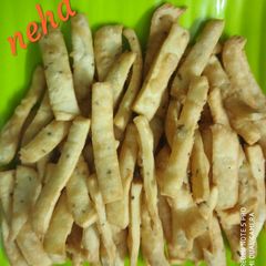 A picture of Salty sticks (Mathri).