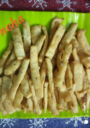 A picture of Salty sticks (Mathri).