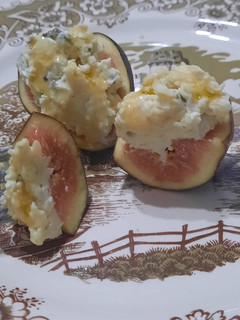 Una foto de Higos con queso azul