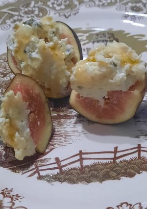 Una foto de Higos con queso azul