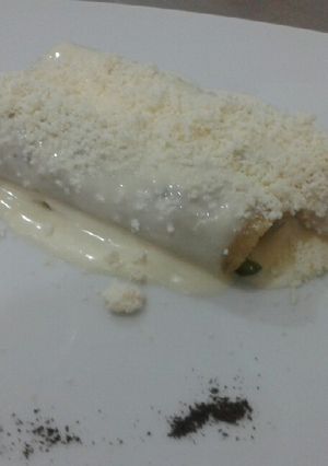 Una foto de Enjococadas de pollo con pimiento y cebolla